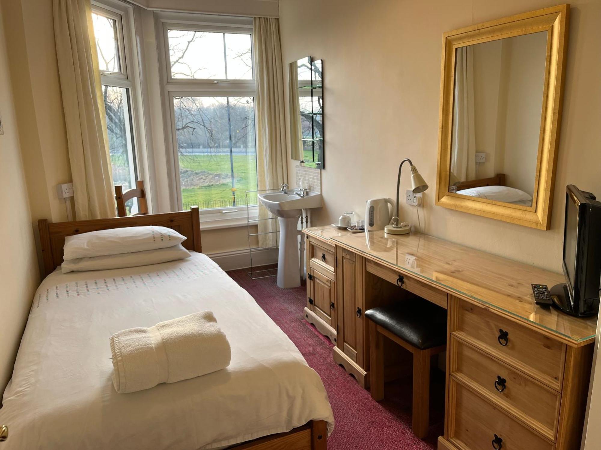 Chadwick Guest House Мидълзбро Екстериор снимка
